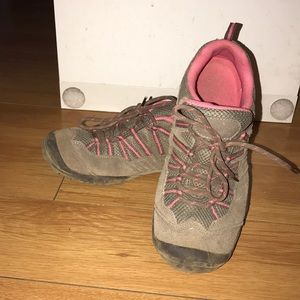 hiking shoes for woman